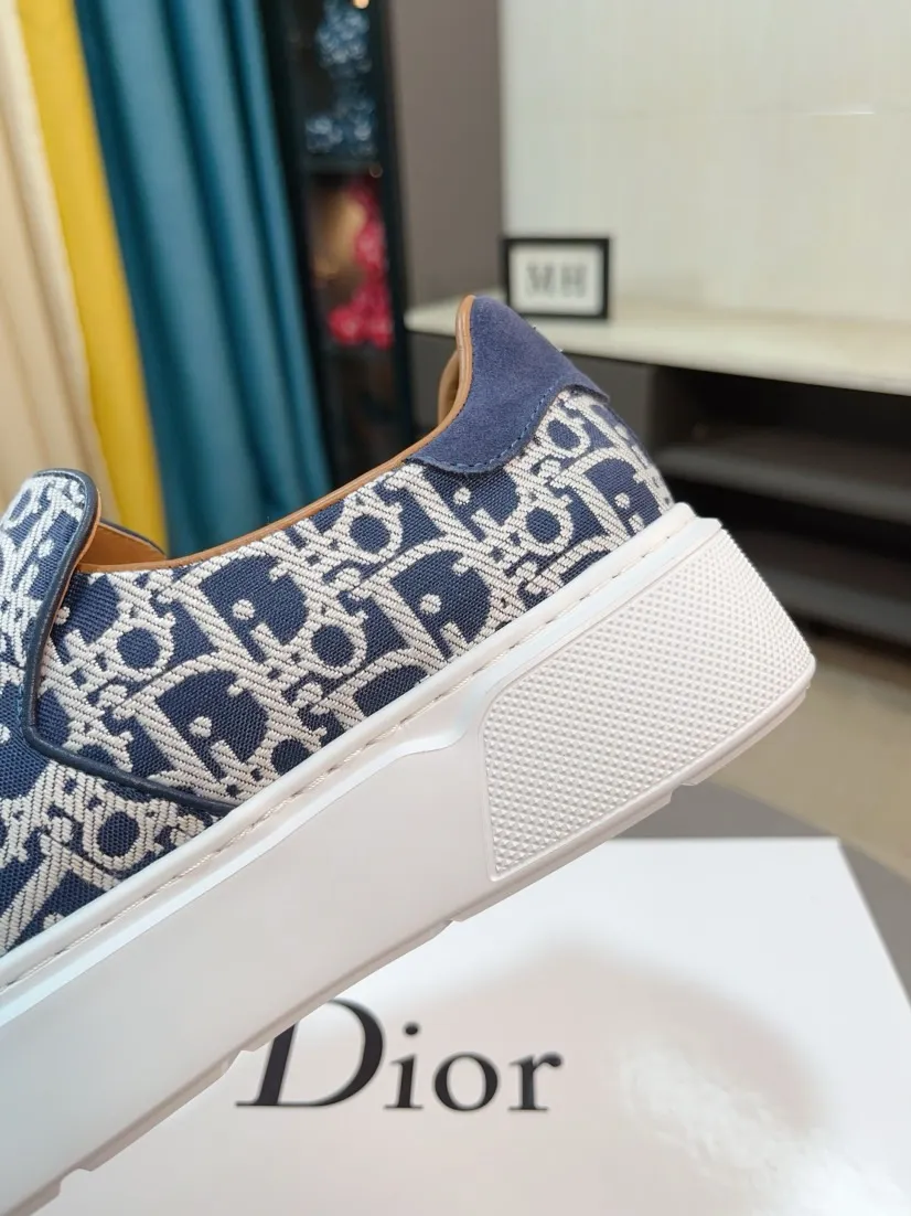 Men's men's shoes 💰380🌸🌸[Dior] 25ss new product B01 moral training shoes. The toe dimension design of the couple's style is a bit wider. The upper foot comfort is perfect. The threads are beautiful. Perfectly adaptable to trousers. Decorated with various classic details. It is an ideal choice for daily styling. Can be matched with various casual items to create exquisite looks. Fabric: top layer cowhide/lining sheepskin TPU original outsole Code number: 38-44, 45 customized